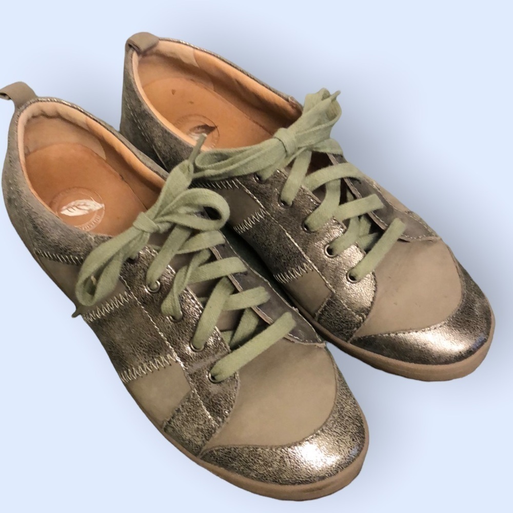 Nurture silver sneakers, size 8